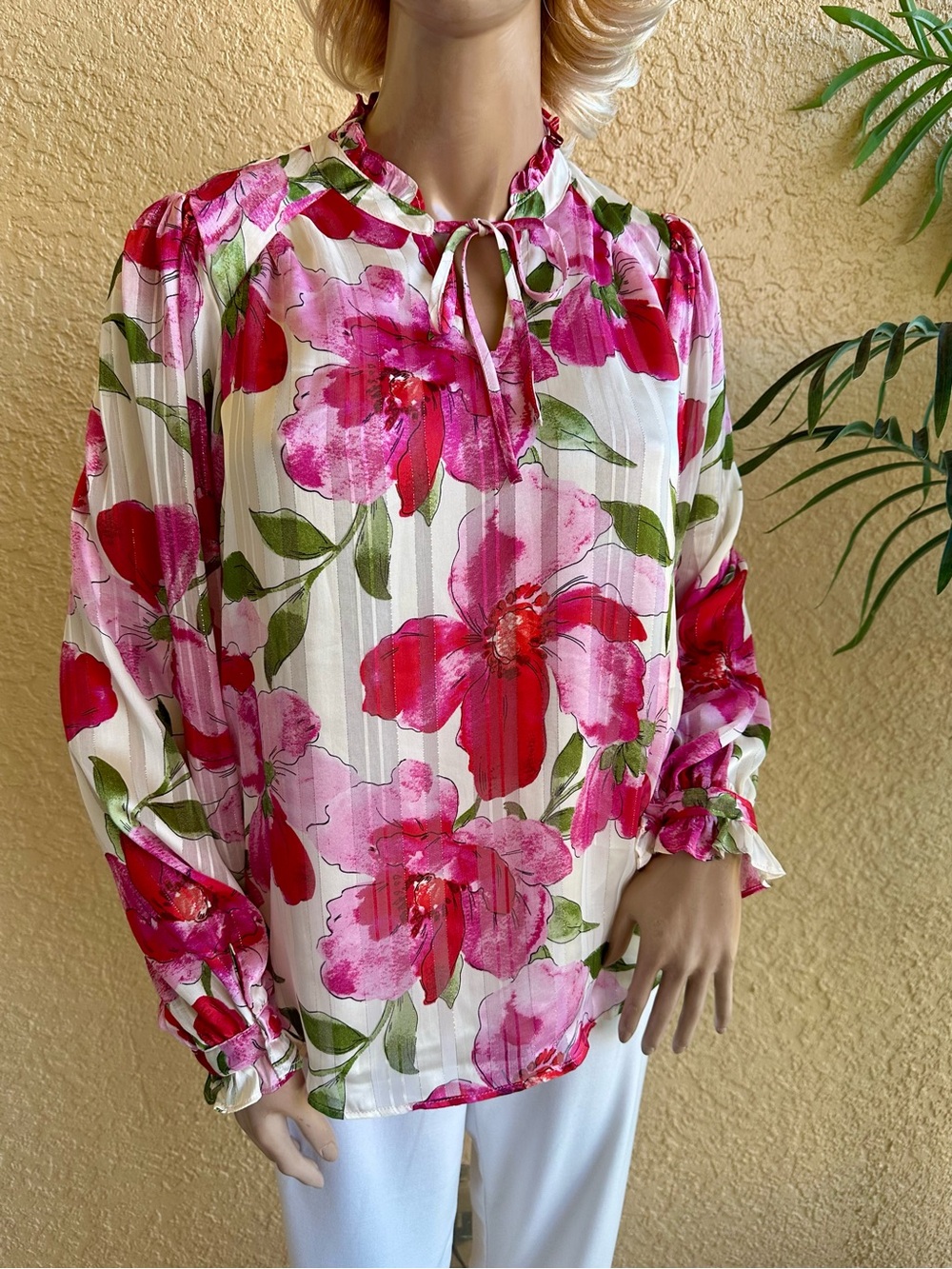 JOIE designs pink floral lined top with metallic thread accent - Picture 3 of 11